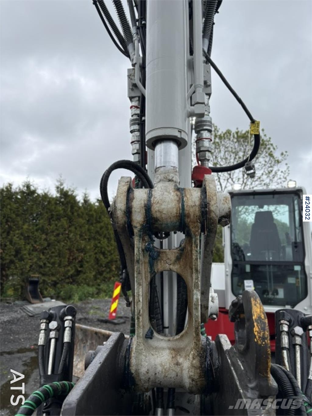 Takeuchi TB280FR excavator with grading bucket and rototilt Εκσκαφείς με ερπύστριες