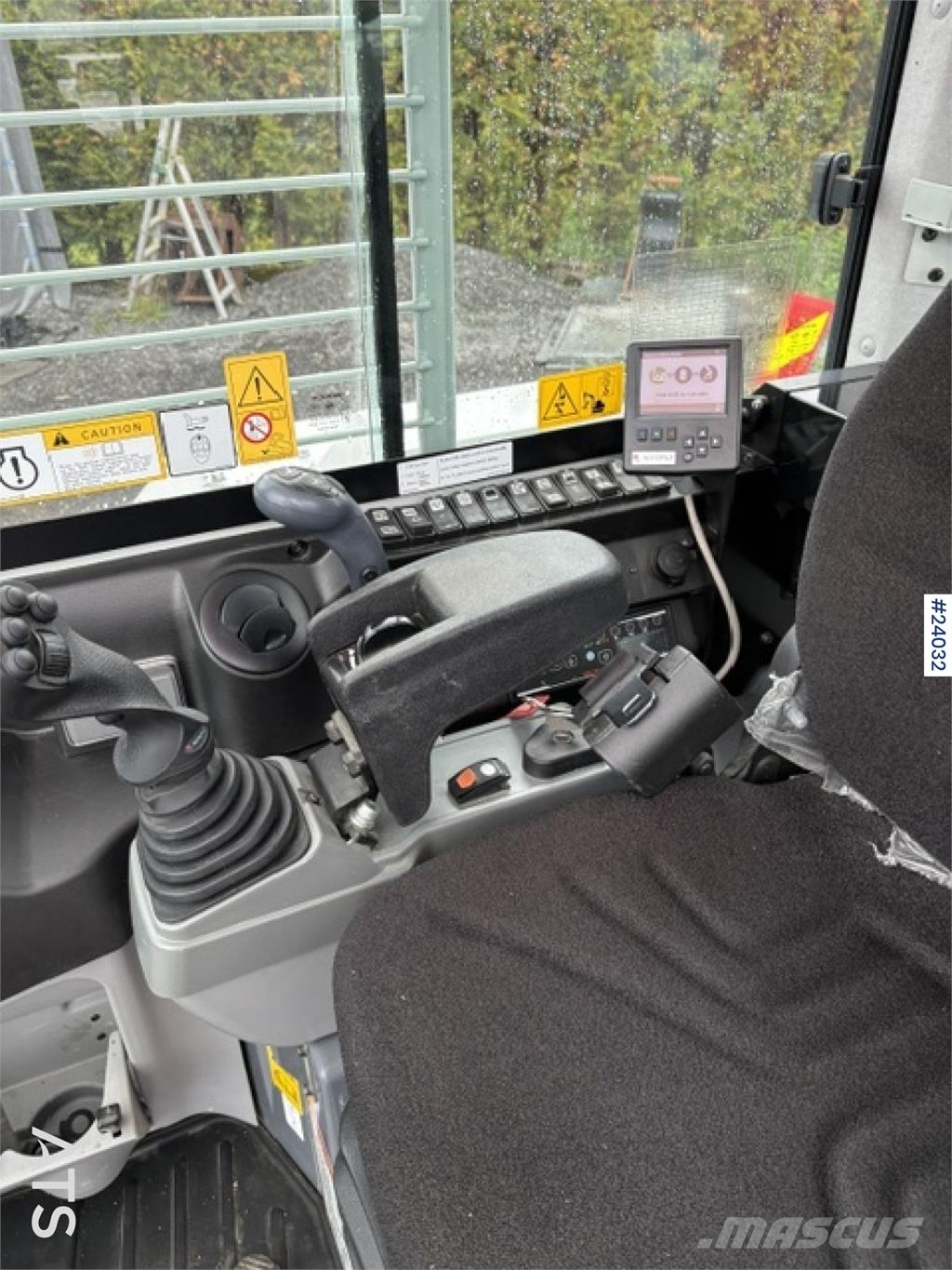 Takeuchi TB280FR excavator with grading bucket and rototilt Εκσκαφείς με ερπύστριες
