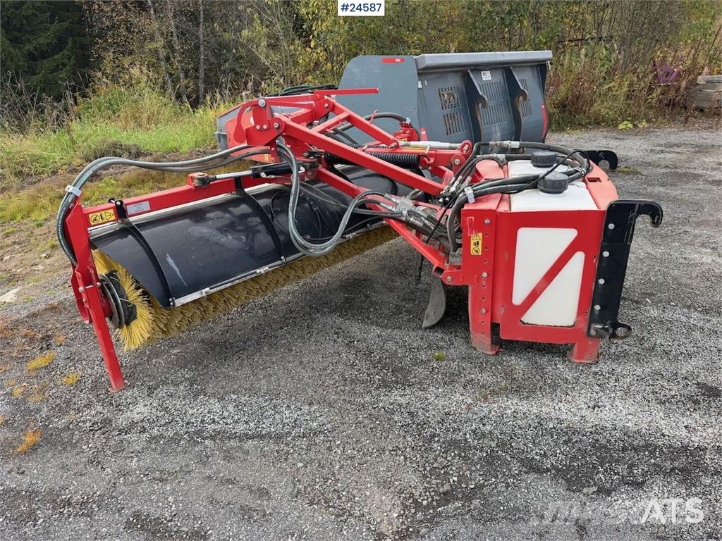Tokvam FK sweeper with quick-attach system Anlegg - Annet