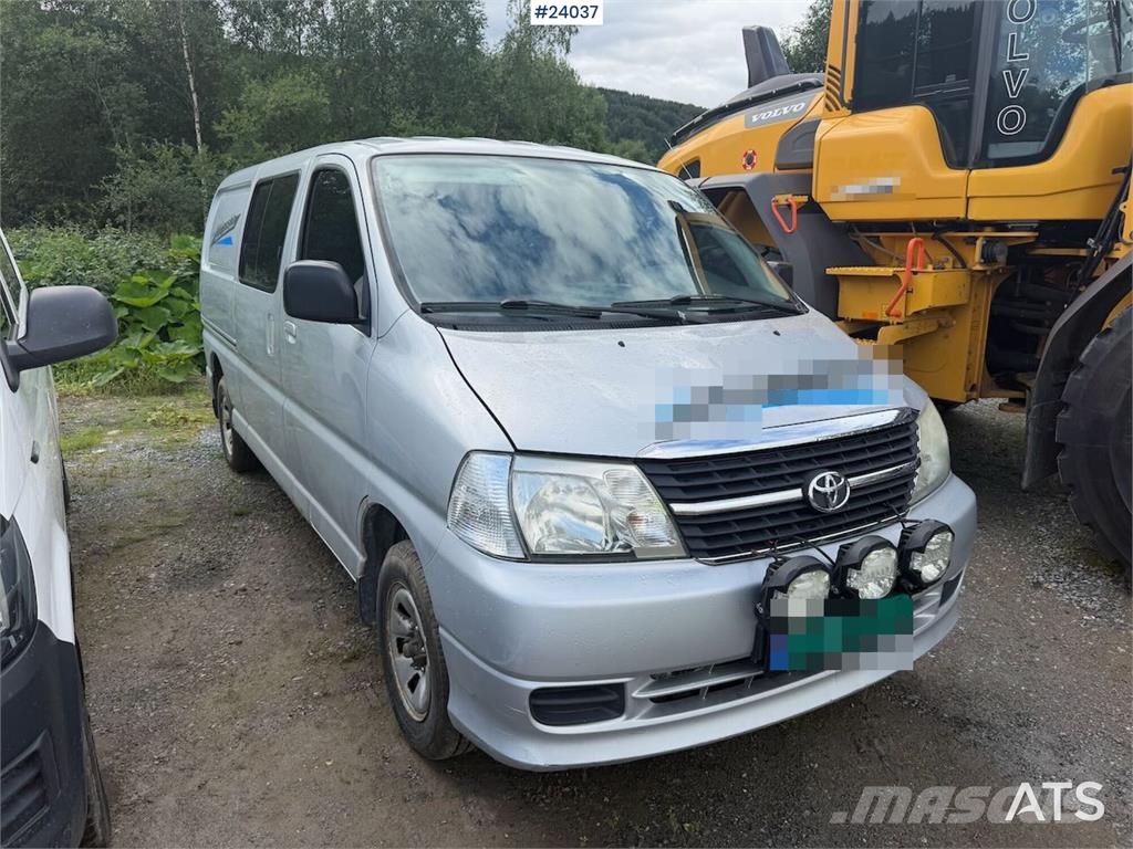 Toyota Hiace 4WD w/ two sets of tires. Auto's