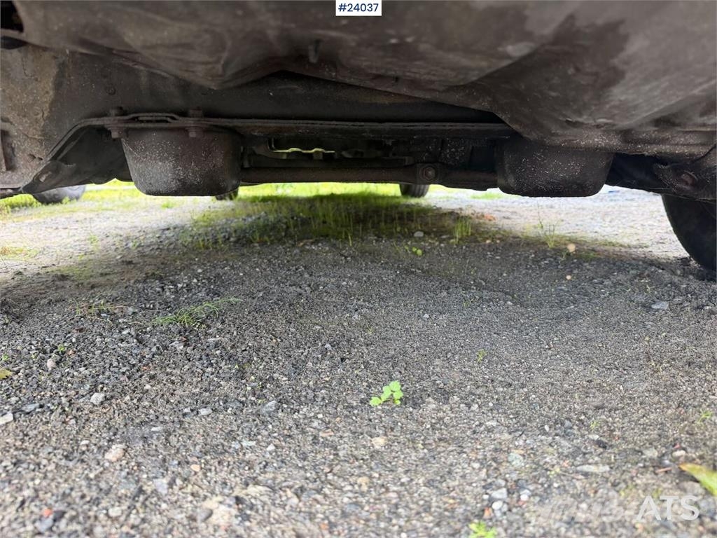 Toyota Hiace 4WD w/ two sets of tires. Auto's