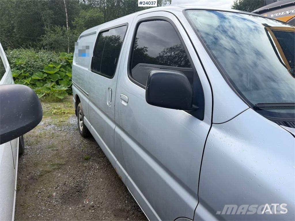 Toyota Hiace 4WD w/ two sets of tires. Auto's