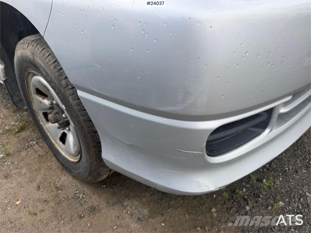 Toyota Hiace 4WD w/ two sets of tires. Auto's