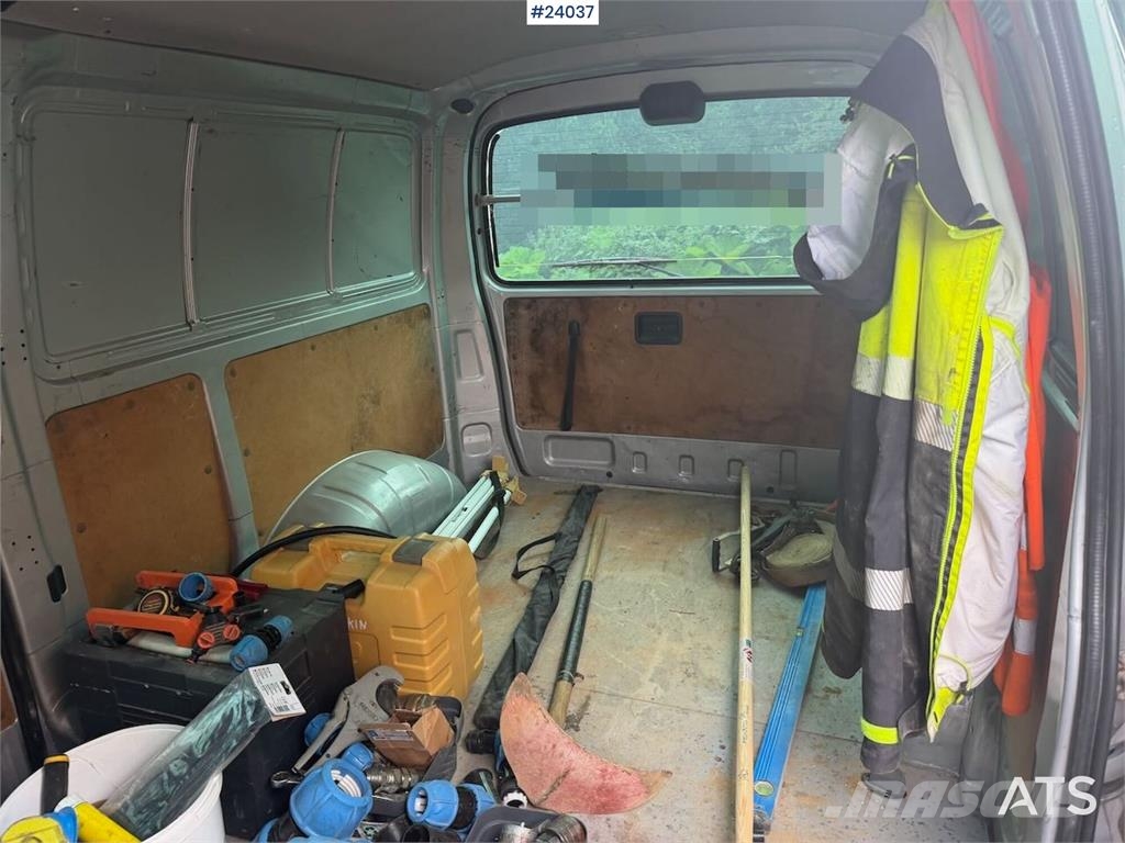 Toyota Hiace 4WD w/ two sets of tires. Auto's
