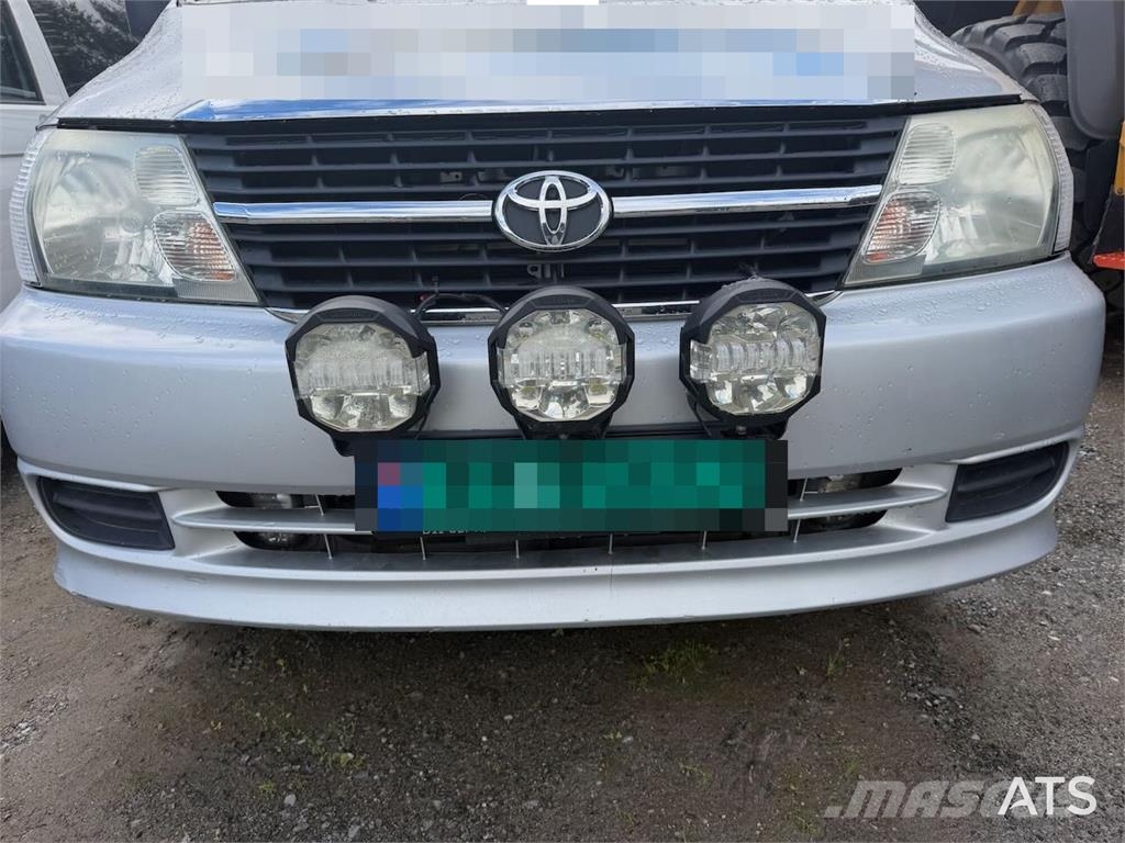 Toyota Hiace 4WD w/ two sets of tires. Auto's