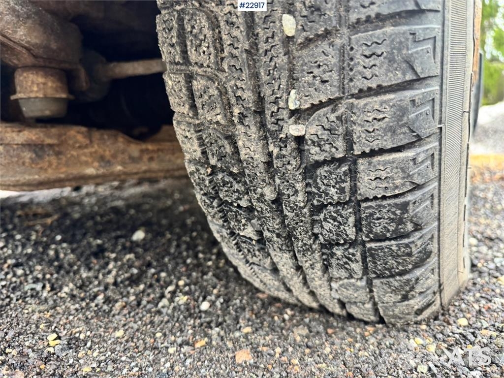 Toyota Hiace 4WD with 2 sets of tires Lieferwagen