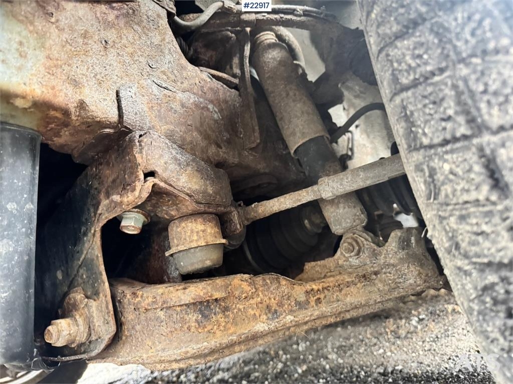 Toyota Hiace 4WD with 2 sets of tires Lieferwagen