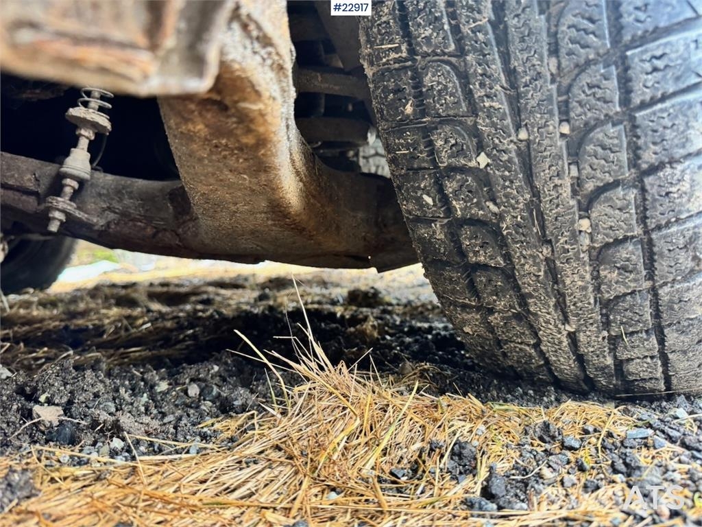 Toyota Hiace 4WD with 2 sets of tires Lieferwagen