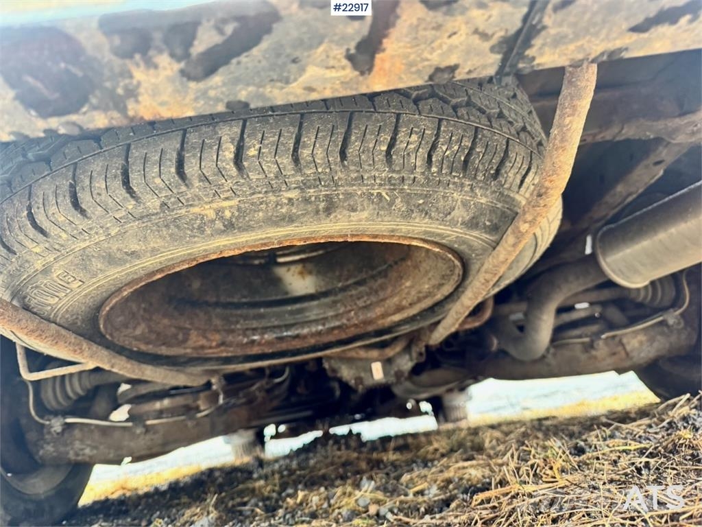 Toyota Hiace 4WD with 2 sets of tires Lieferwagen