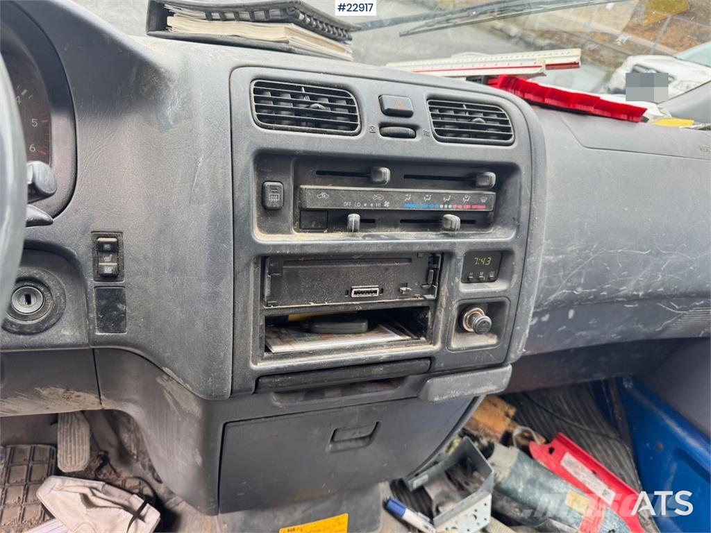 Toyota Hiace 4WD with 2 sets of tires Lieferwagen