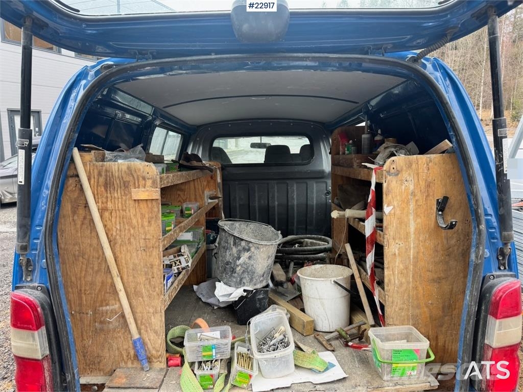 Toyota Hiace 4WD with 2 sets of tires Lieferwagen
