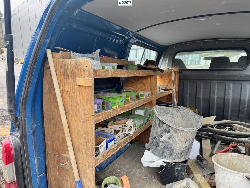 Toyota Hiace 4WD with 2 sets of tires Lieferwagen
