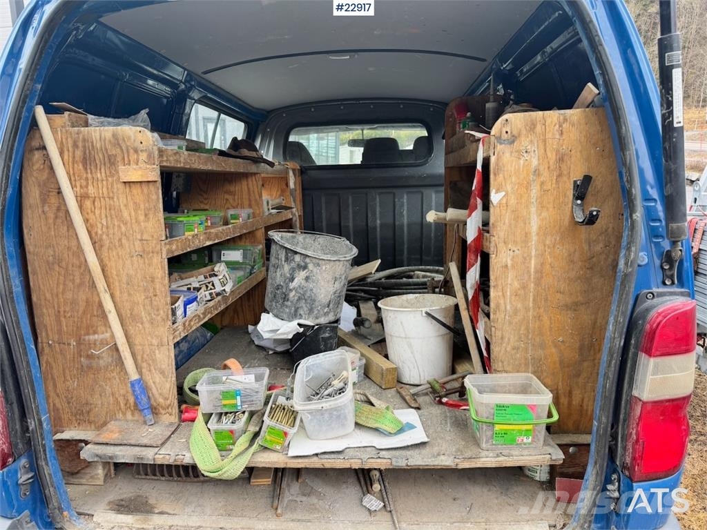 Toyota Hiace 4WD with 2 sets of tires Lieferwagen