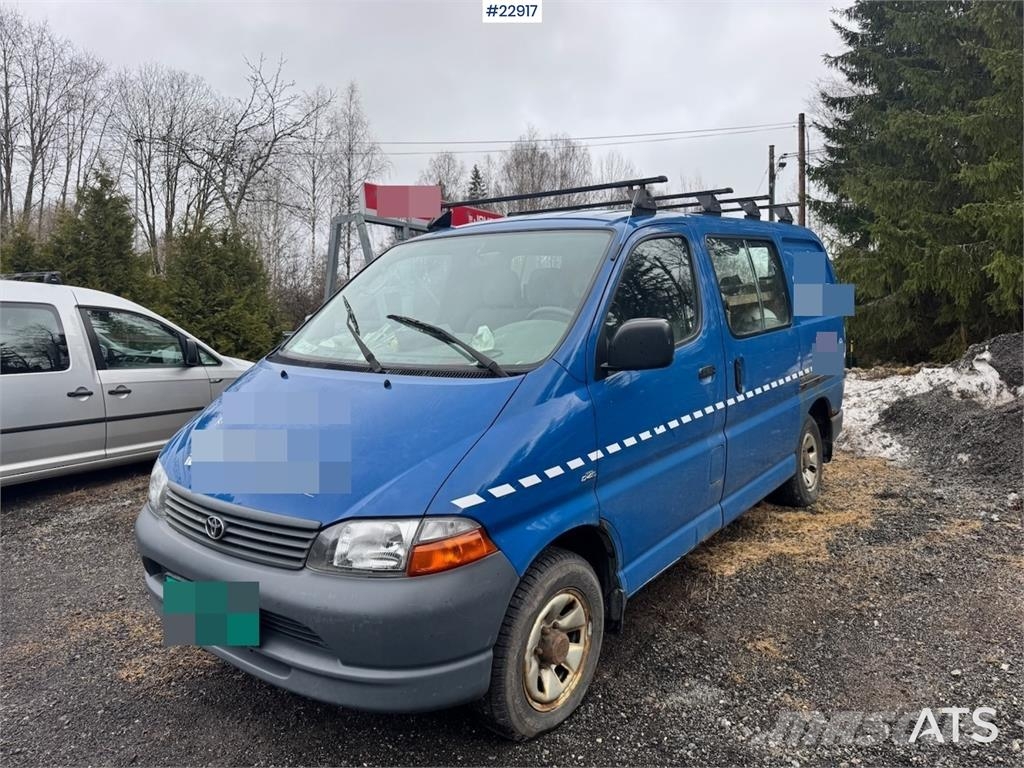 Toyota Hiace 4WD with 2 sets of tires Lieferwagen
