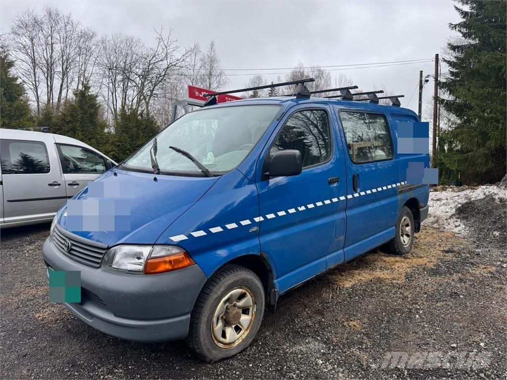 Toyota Hiace 4WD with 2 sets of tires Lieferwagen