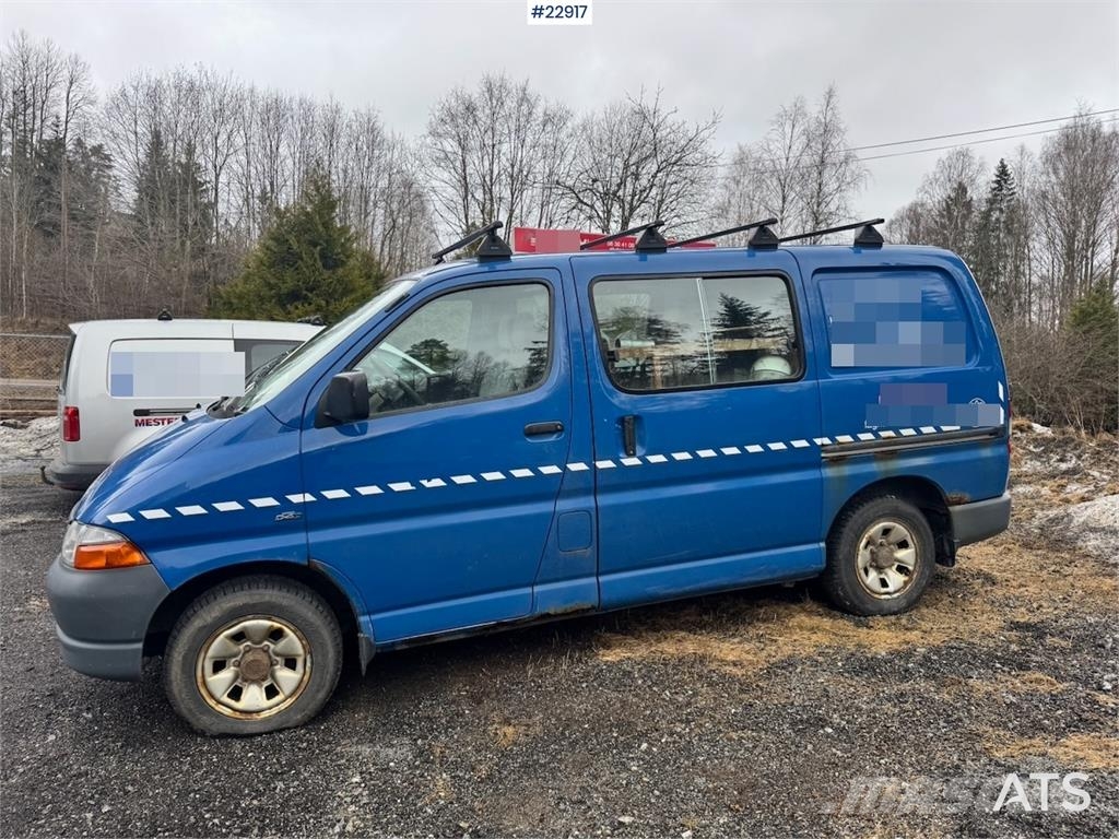 Toyota Hiace 4WD with 2 sets of tires Lieferwagen