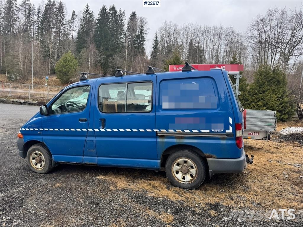 Toyota Hiace 4WD with 2 sets of tires Lieferwagen