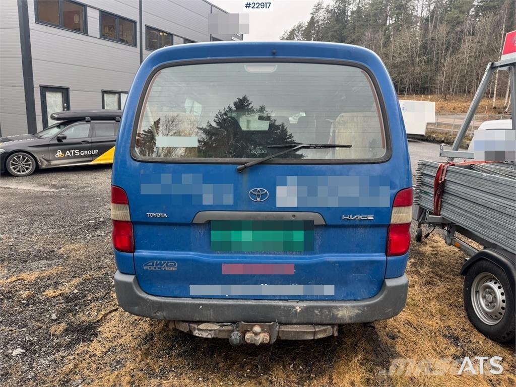 Toyota Hiace 4WD with 2 sets of tires Lieferwagen