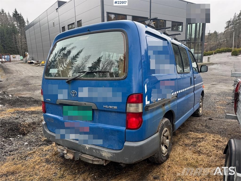 Toyota Hiace 4WD with 2 sets of tires Lieferwagen