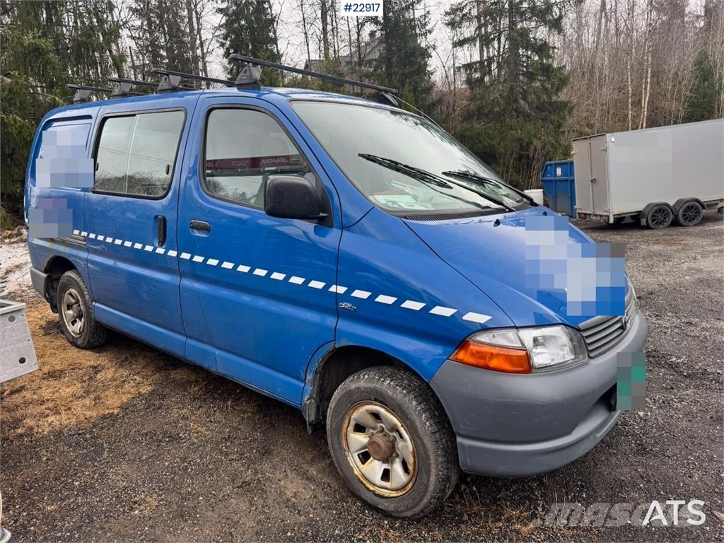 Toyota Hiace 4WD with 2 sets of tires Lieferwagen