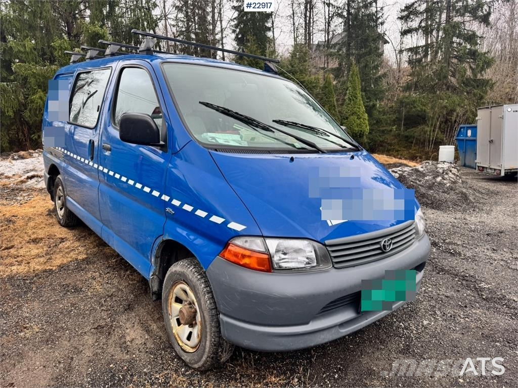 Toyota Hiace 4WD with 2 sets of tires Lieferwagen
