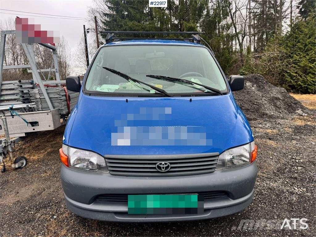 Toyota Hiace 4WD with 2 sets of tires Lieferwagen
