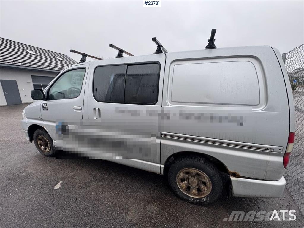 Toyota Hiace 4x4. Furgonetas cerradas