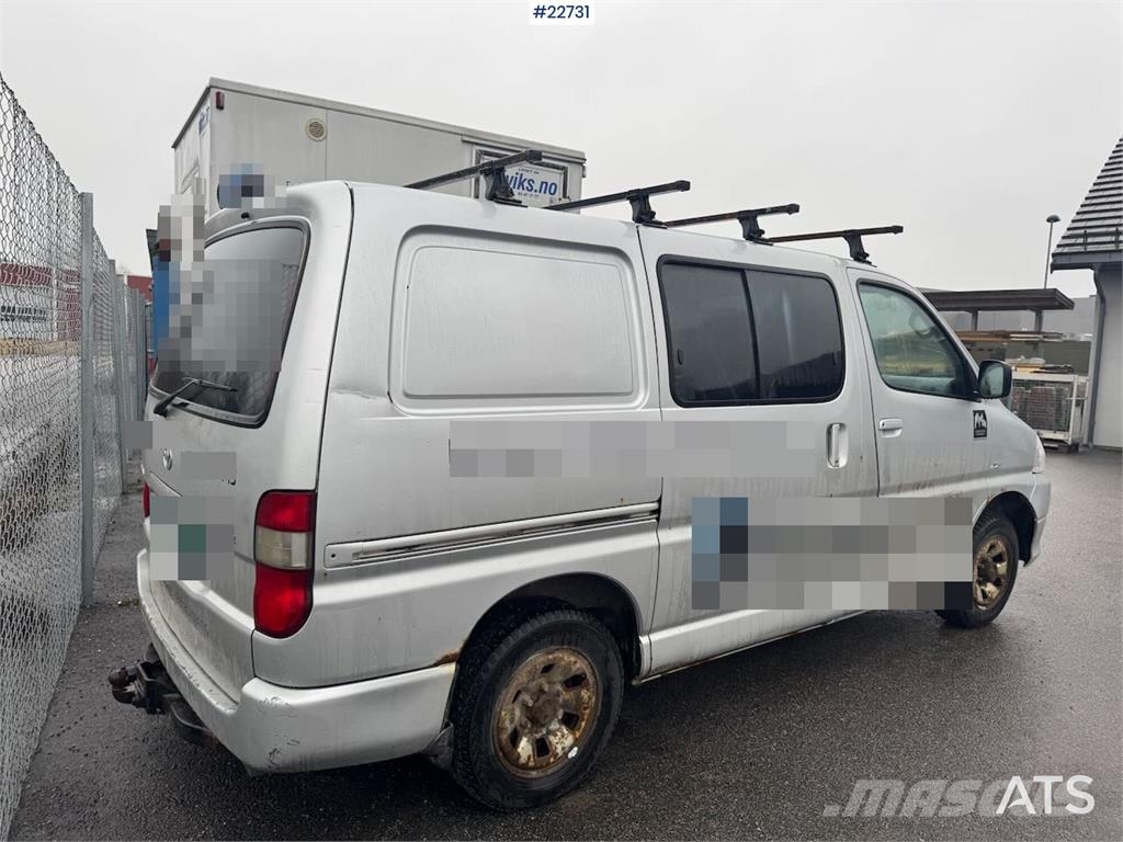 Toyota Hiace 4x4. Furgonetas cerradas