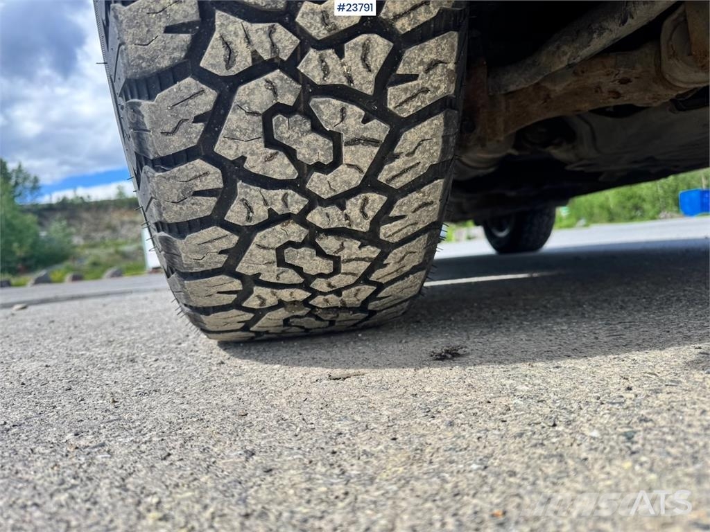 Toyota Land Cruiser – 190 HP – 2 Sets of Tires شاحنة مقفلة