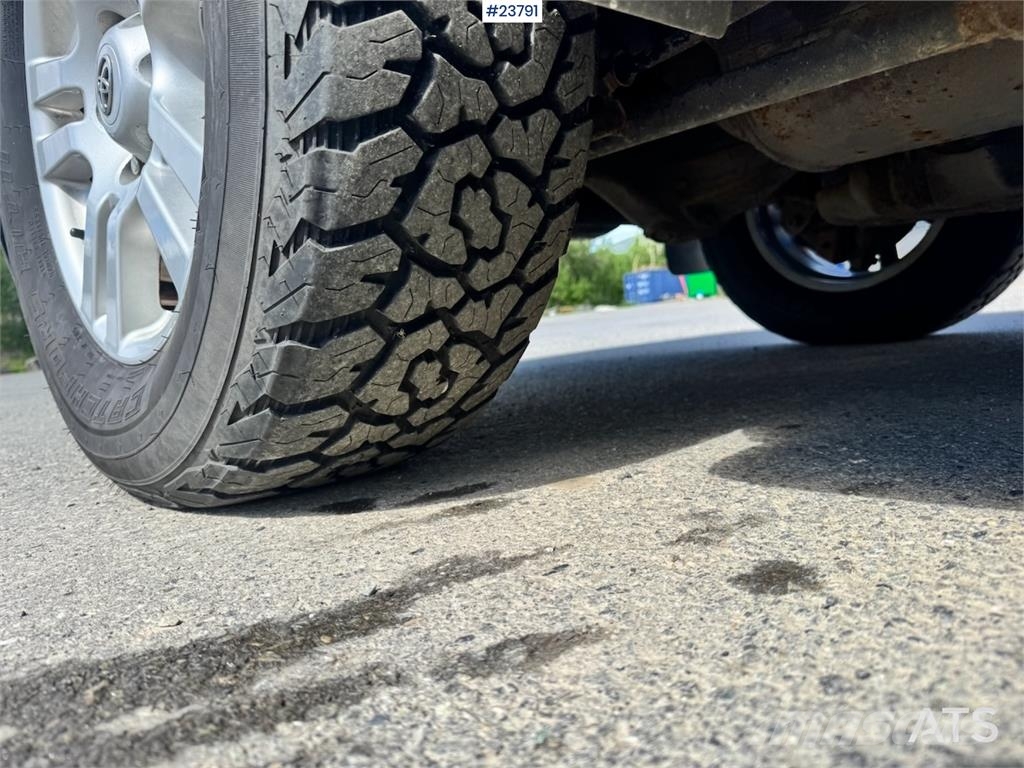 Toyota Land Cruiser – 190 HP – 2 Sets of Tires شاحنة مقفلة