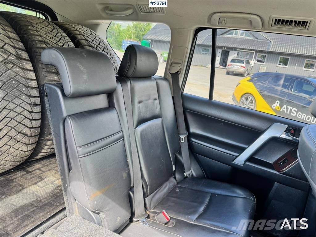 Toyota Land Cruiser – 190 HP – 2 Sets of Tires شاحنة مقفلة