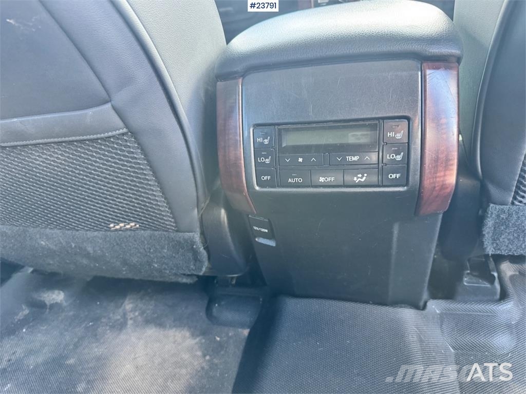 Toyota Land Cruiser – 190 HP – 2 Sets of Tires شاحنة مقفلة