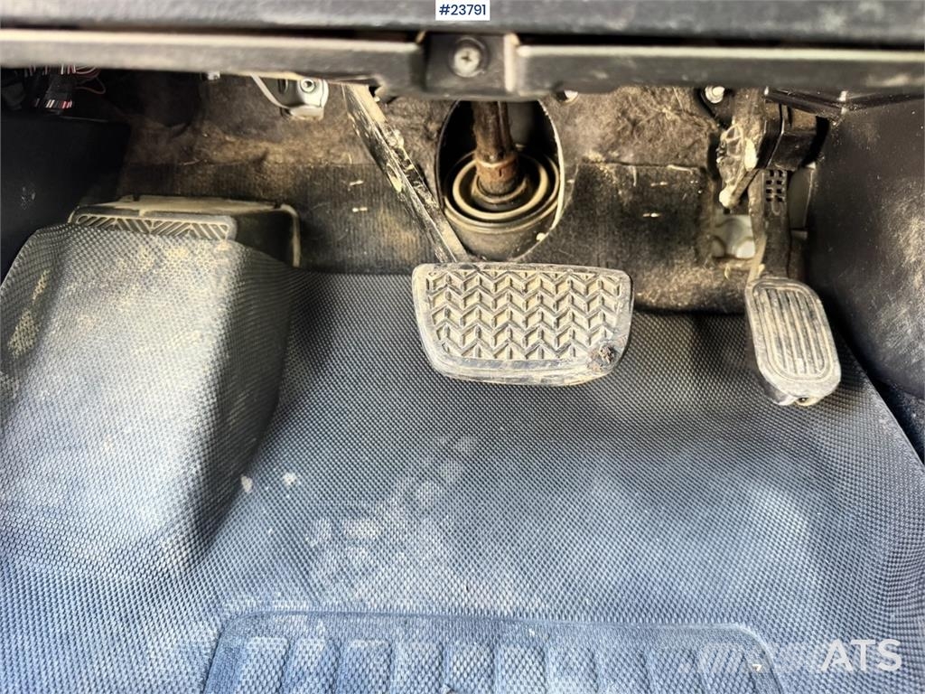 Toyota Land Cruiser – 190 HP – 2 Sets of Tires شاحنة مقفلة