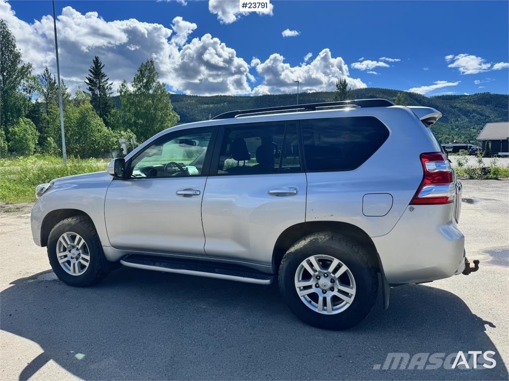Toyota Land Cruiser – 190 HP – 2 Sets of Tires شاحنة مقفلة