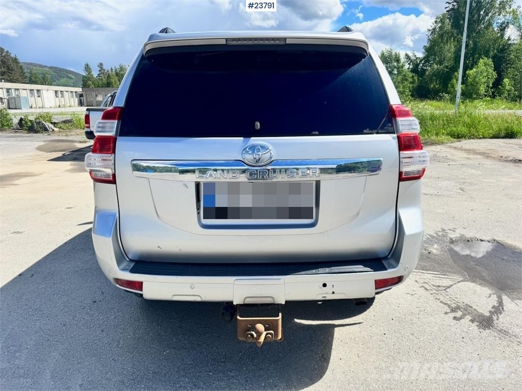 Toyota Land Cruiser – 190 HP – 2 Sets of Tires شاحنة مقفلة