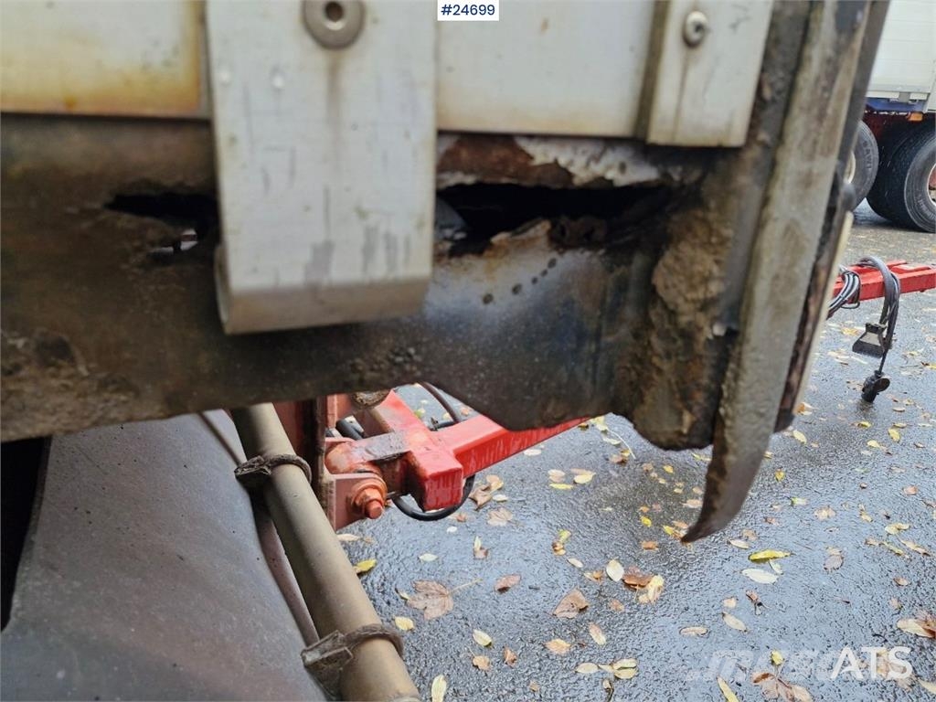 Tyllis 2 akslet Flatbed trailer – repair project with fol Vlakke laadvloer