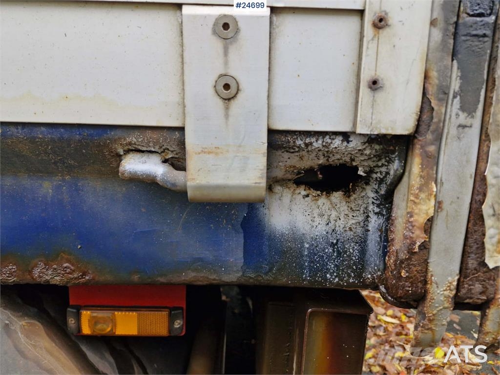 Tyllis 2 akslet Flatbed trailer – repair project with fol Vlakke laadvloer
