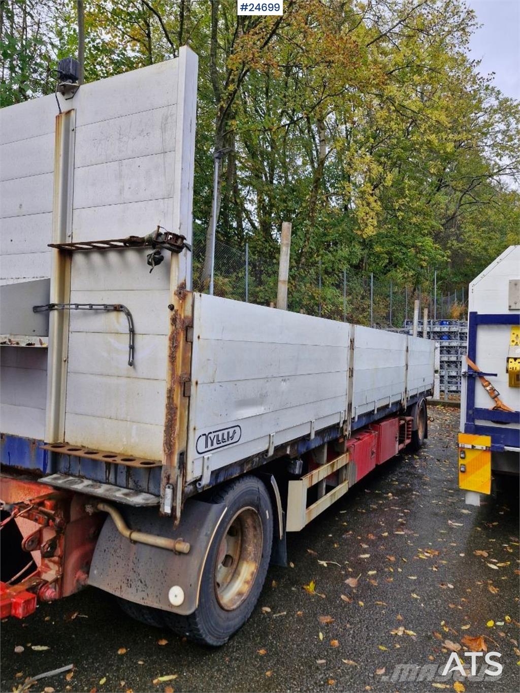Tyllis 2 akslet Flatbed trailer – repair project with fol Vlakke laadvloer