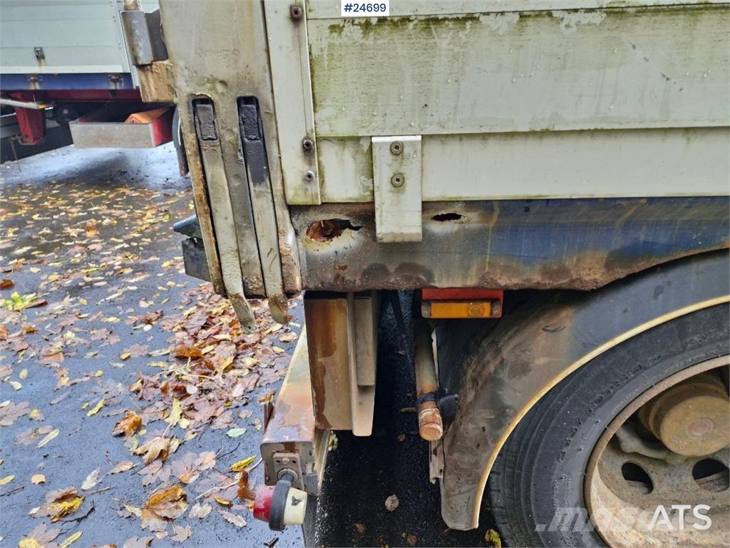 Tyllis 2 akslet Flatbed trailer – repair project with fol Vlakke laadvloer