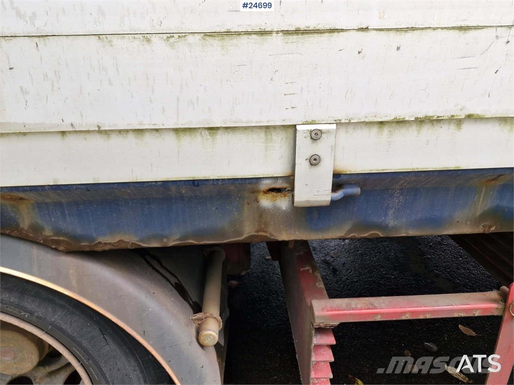 Tyllis 2 akslet Flatbed trailer – repair project with fol Vlakke laadvloer