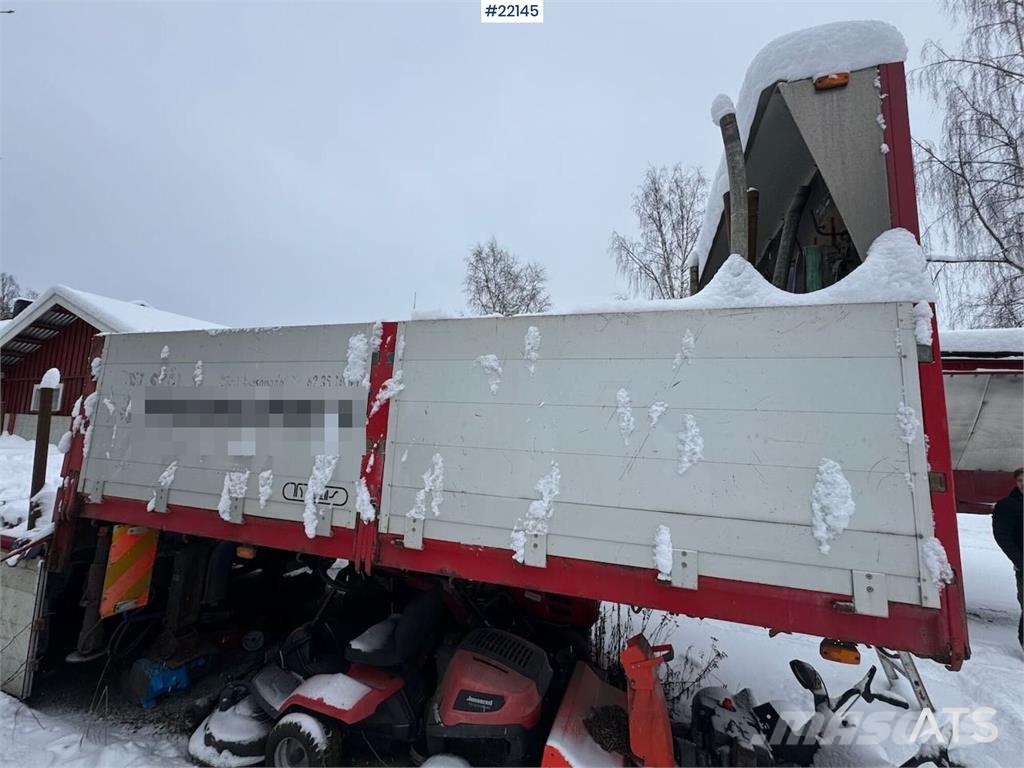 Tyllis jumbo semi-trailer with HMF crane Ostatní návěsy