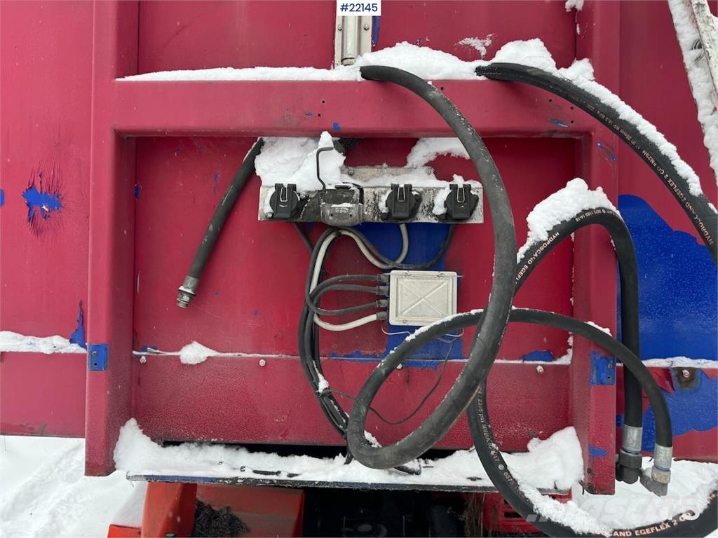 Tyllis jumbo semi-trailer with HMF crane Ostatní návěsy