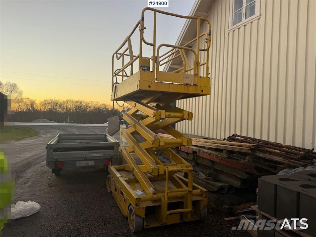 UpRight X-26-N-E lift Scissor lifts