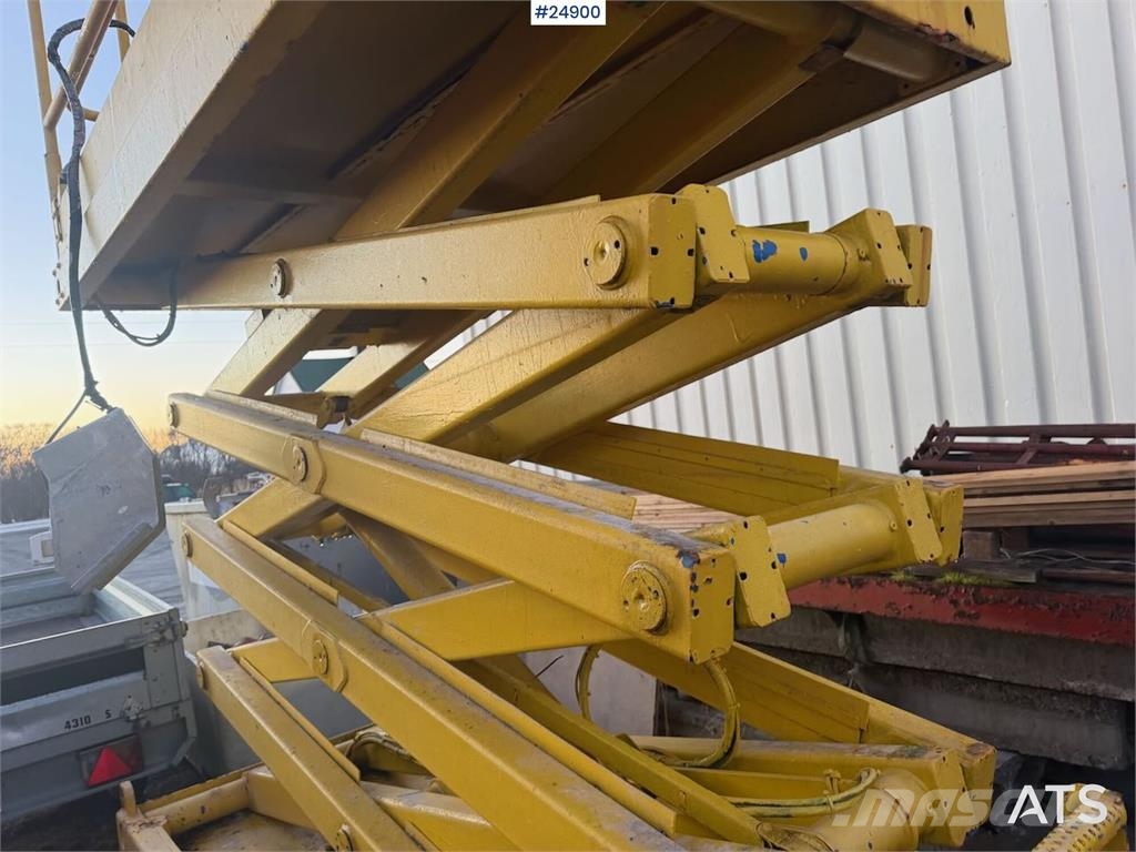 UpRight X-26-N-E lift Scissor lifts