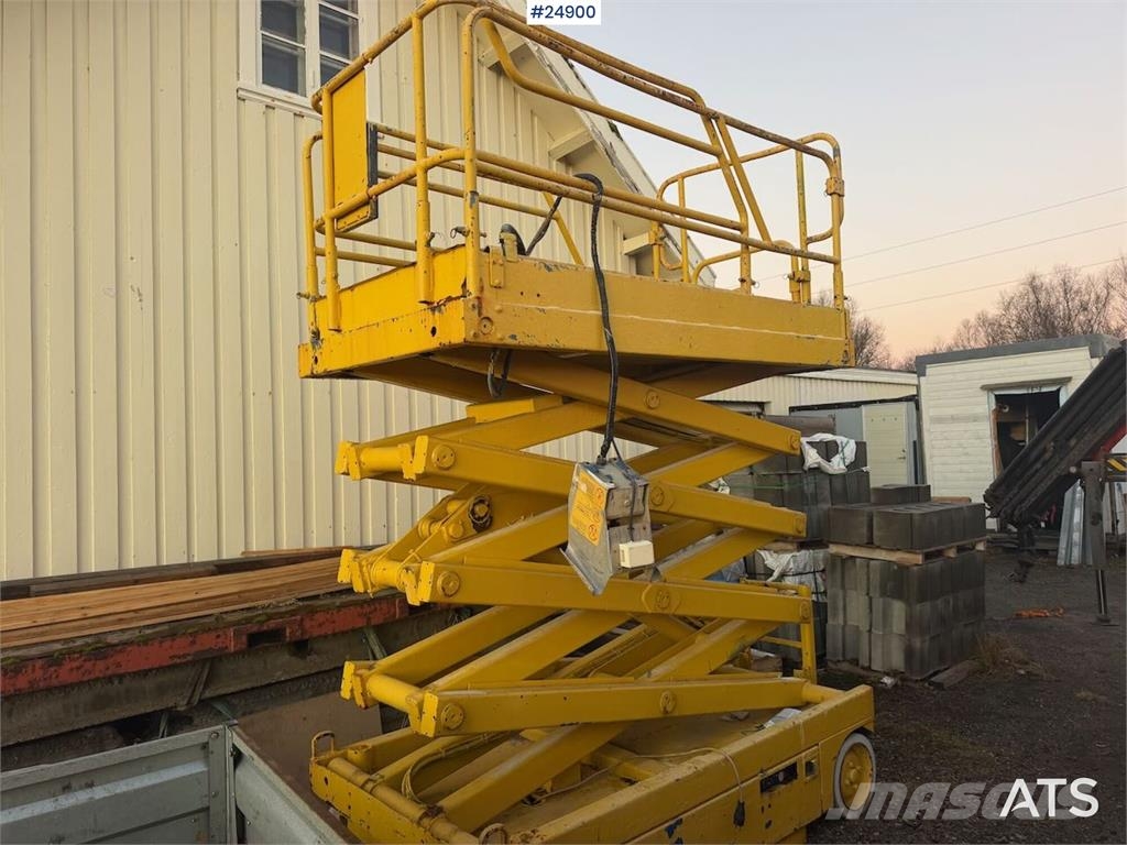 UpRight X-26-N-E lift Scissor lifts