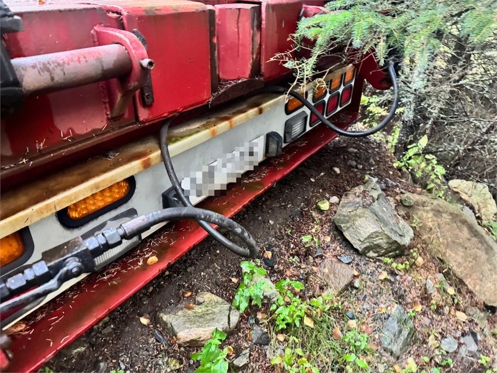 Vang Machine Semi-Trailer with Hydraulic Ramps and Exte Other semi-trailers