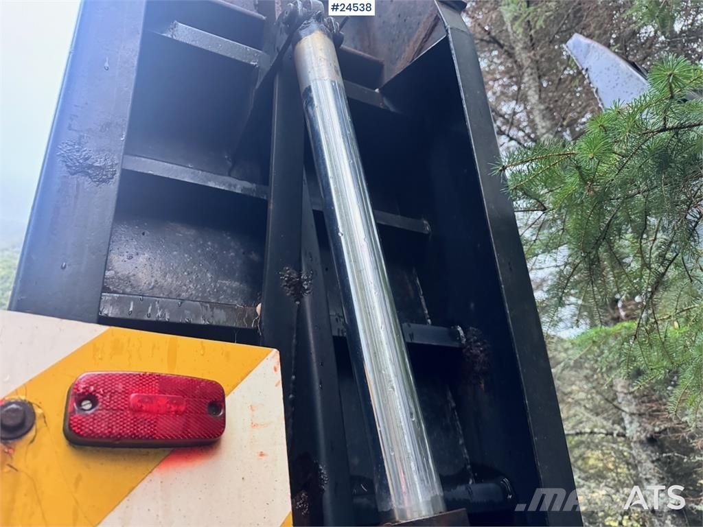 Vang Machine Semi-Trailer with Hydraulic Ramps and Exte Other semi-trailers