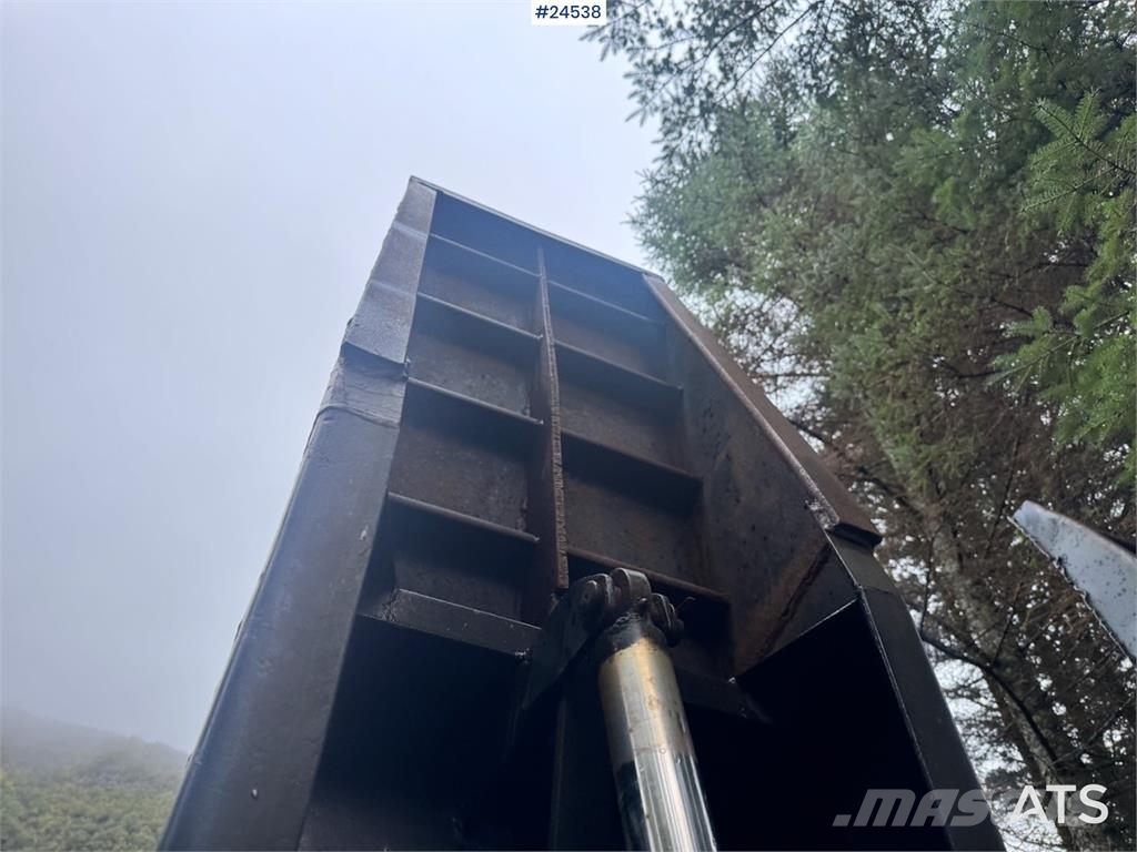 Vang Machine Semi-Trailer with Hydraulic Ramps and Exte Other semi-trailers