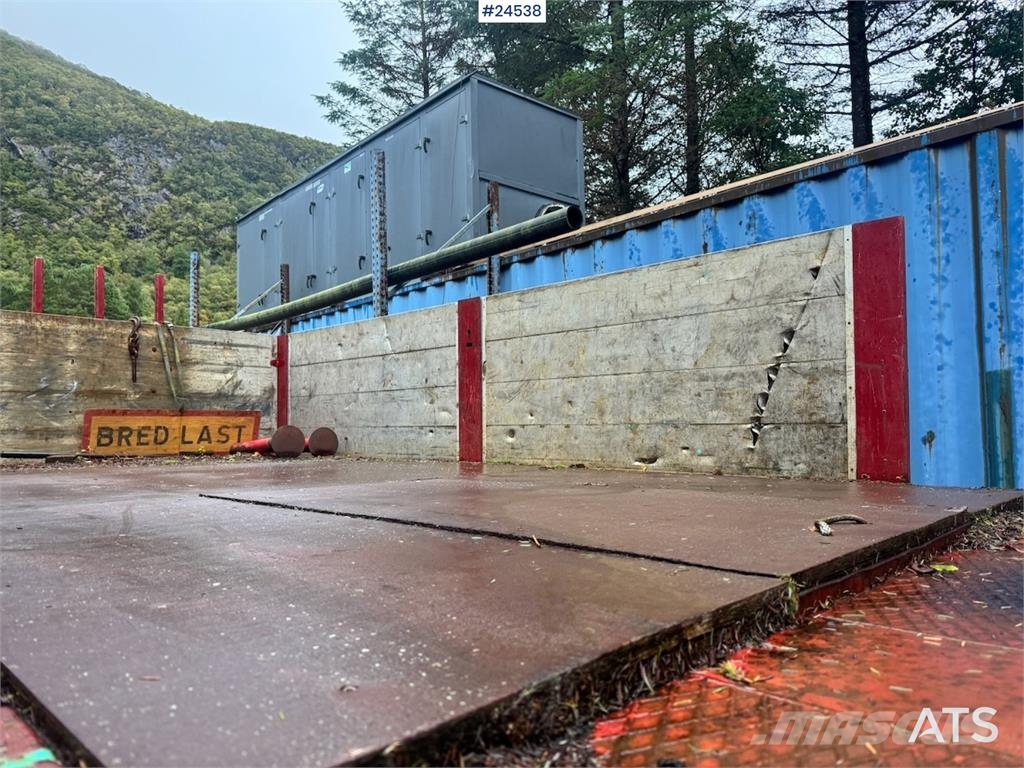 Vang Machine Semi-Trailer with Hydraulic Ramps and Exte Other semi-trailers