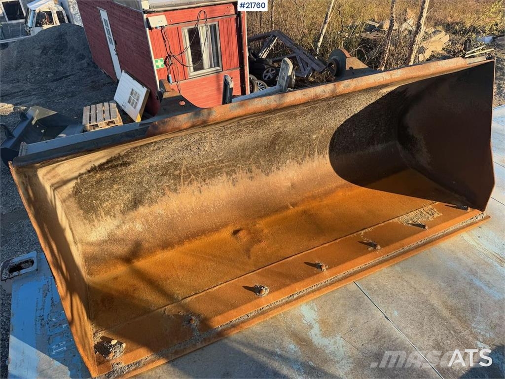 Venieri 7.63C wheel loader w/original bucket لوادر بعجل